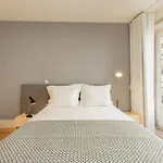 Urban With Balcony In Διαμέρισμα *
