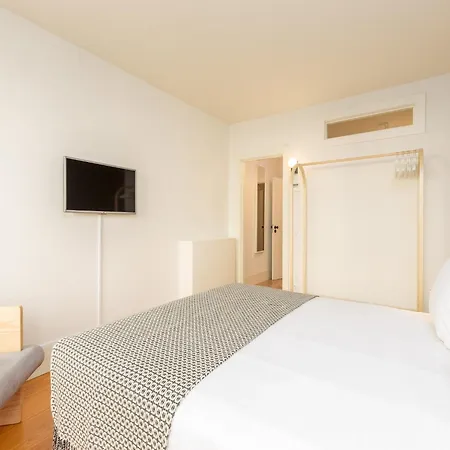 アパート Urban With Balcony In