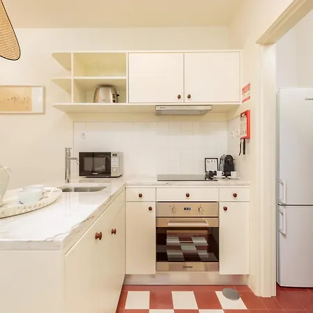 Urban With Balcony In アパート